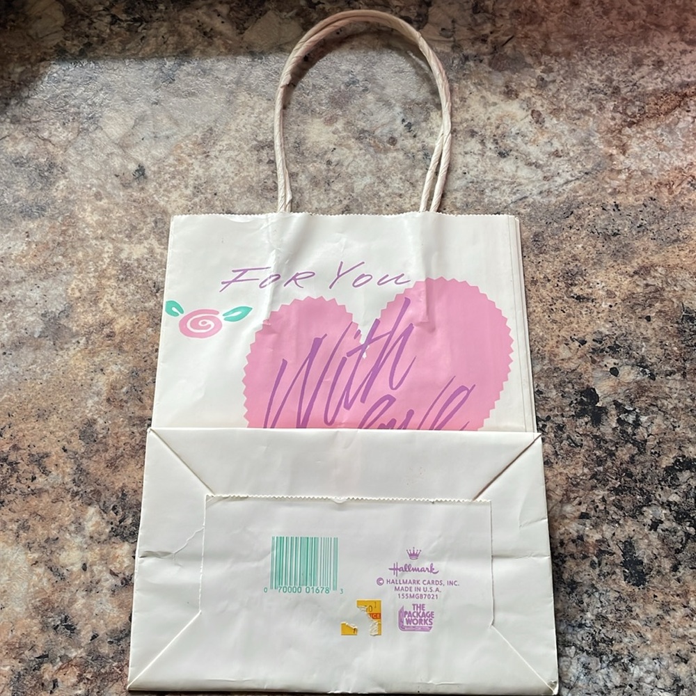 Bundle American Greetings Gift Bag & Hallmark Gift Bag ~ Heart Valentines Day - Picture 8 of 9